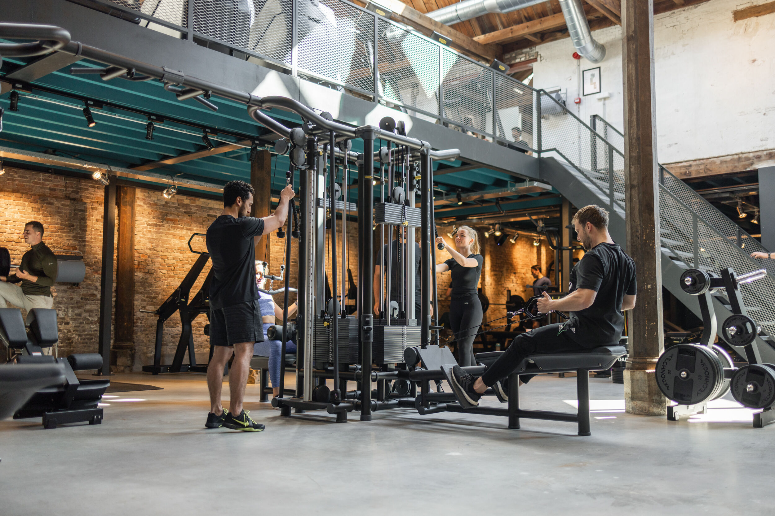 Gym hot sale sadhan price
